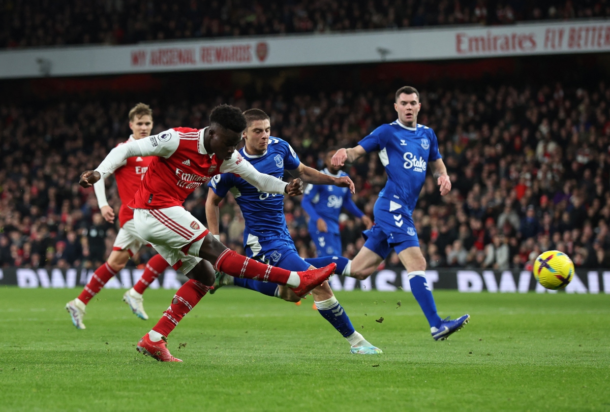 Dai thang everton, arsenal cung co ngoi dau ngoai hang anh hinh anh 5
