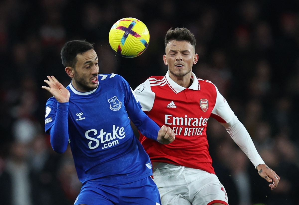 Dai thang everton, arsenal cung co ngoi dau ngoai hang anh hinh anh 7