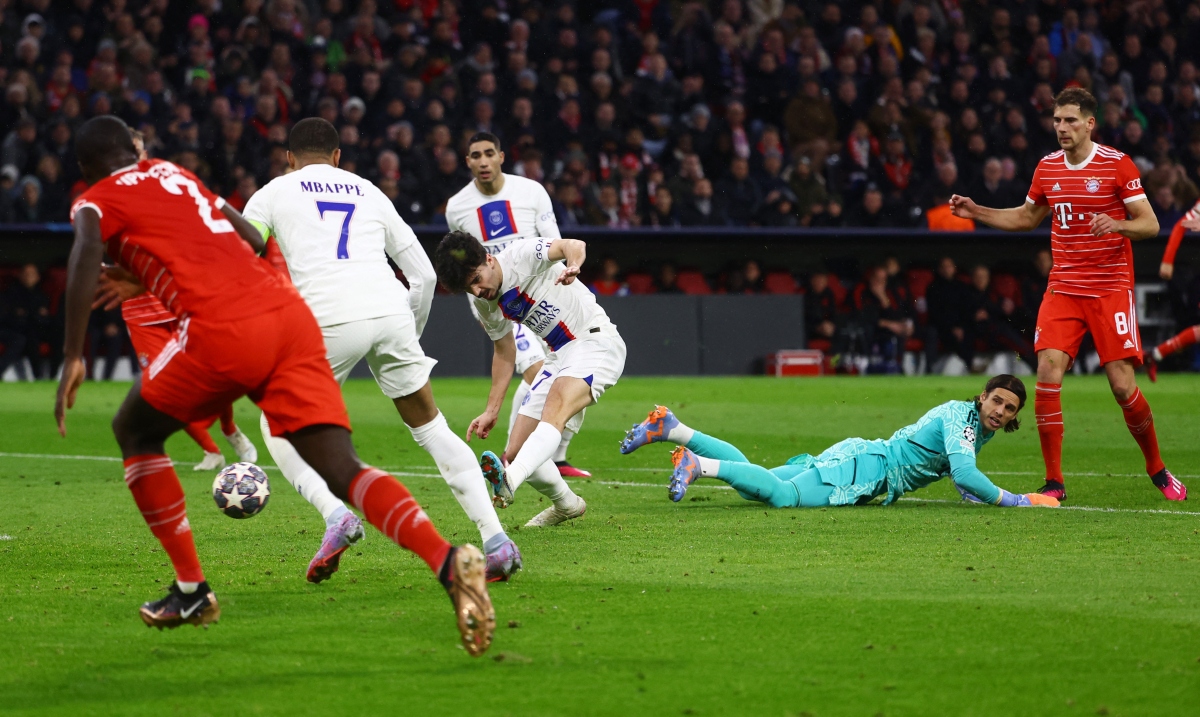 messi va mbappe mo nhat, psg bi bayern da vang o vong 1 8 champions league hinh anh 9