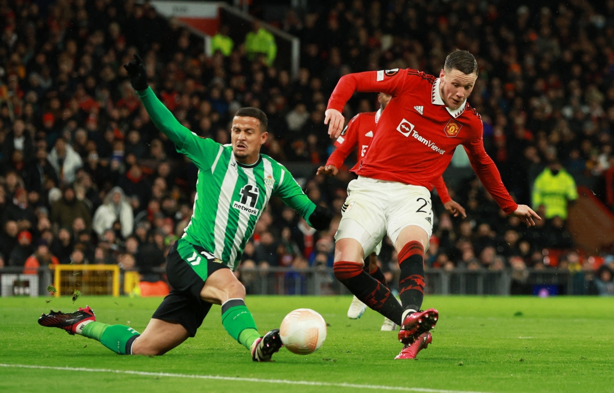 thang tung bung 4-1 truoc real betis, mu dat mot chan vao tu ket europa league hinh anh 9