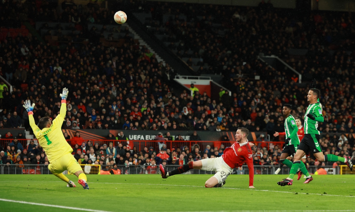 thang tung bung 4-1 truoc real betis, mu dat mot chan vao tu ket europa league hinh anh 13