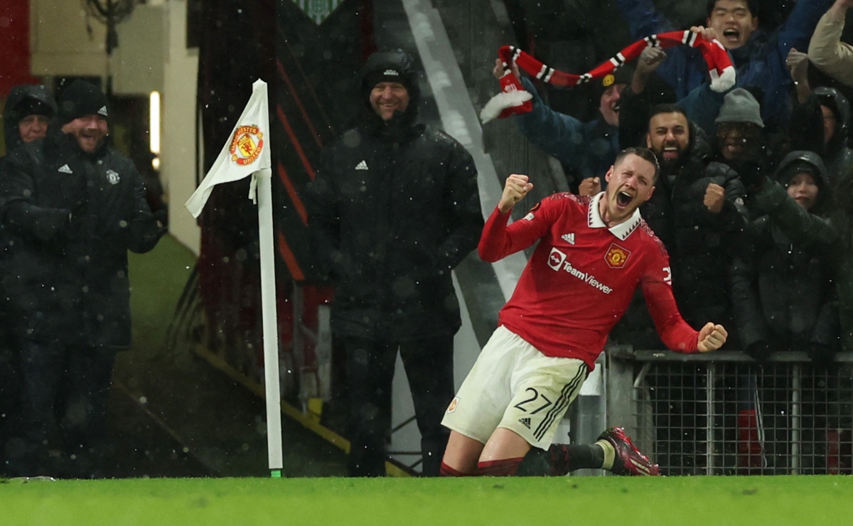 thang tung bung 4-1 truoc real betis, mu dat mot chan vao tu ket europa league hinh anh 19