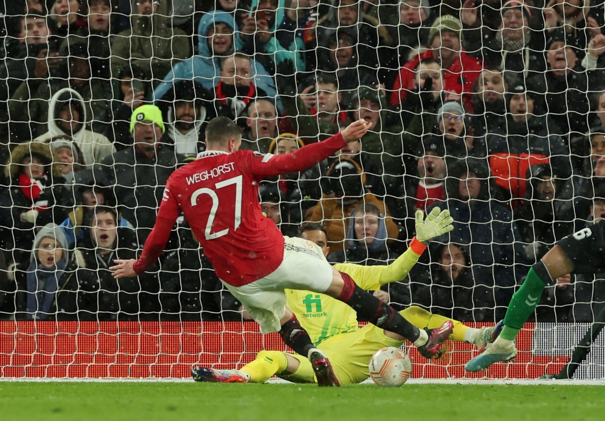 thang tung bung 4-1 truoc real betis, mu dat mot chan vao tu ket europa league hinh anh 18