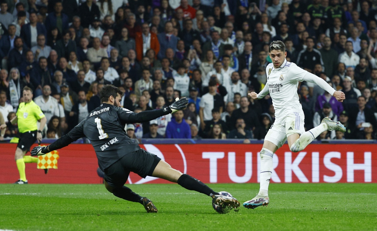 benzema ghi ban, real madrid tien liverpool roi champions league hinh anh 11