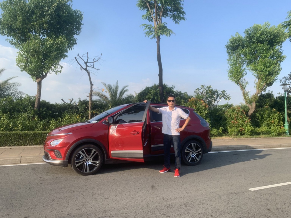 hai loi the khien o to dien ngay cang ap dao xe xang hinh anh 4