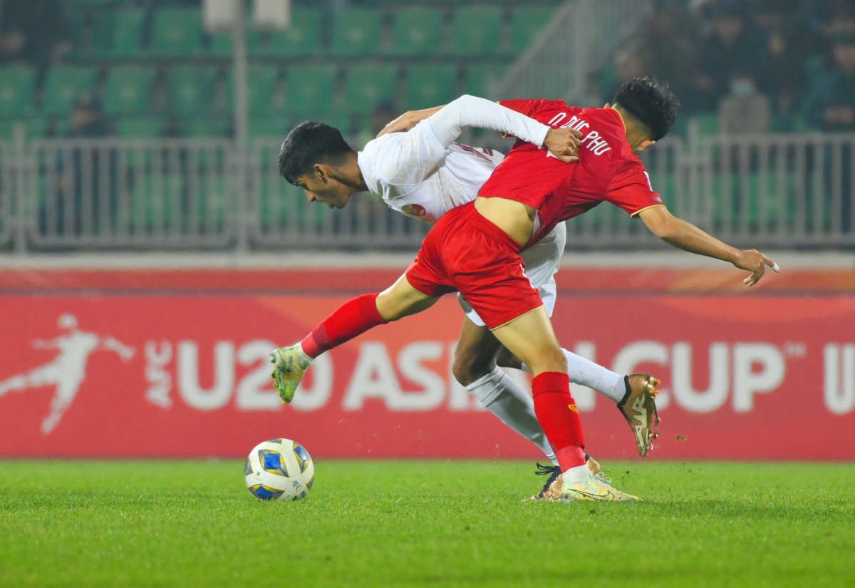 truc tiep u20 viet nam 1-0 u20 qatar the tran hap dan hinh anh 1