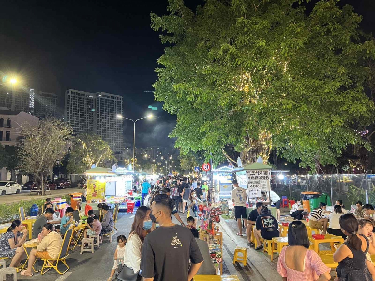  Doi gio 8 3, ghe ngay pho dem am thuc grand park hinh anh 4