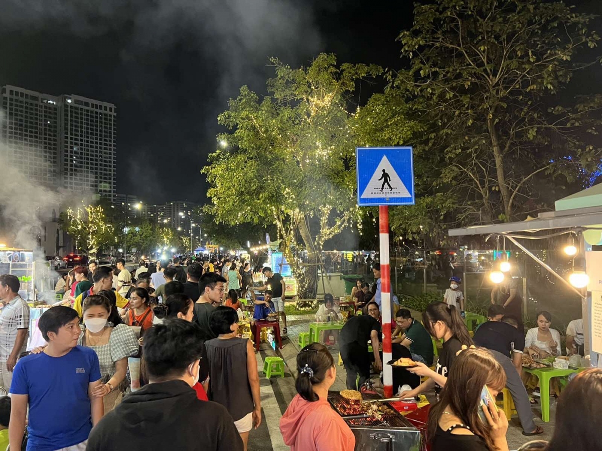  Doi gio 8 3, ghe ngay pho dem am thuc grand park hinh anh 7