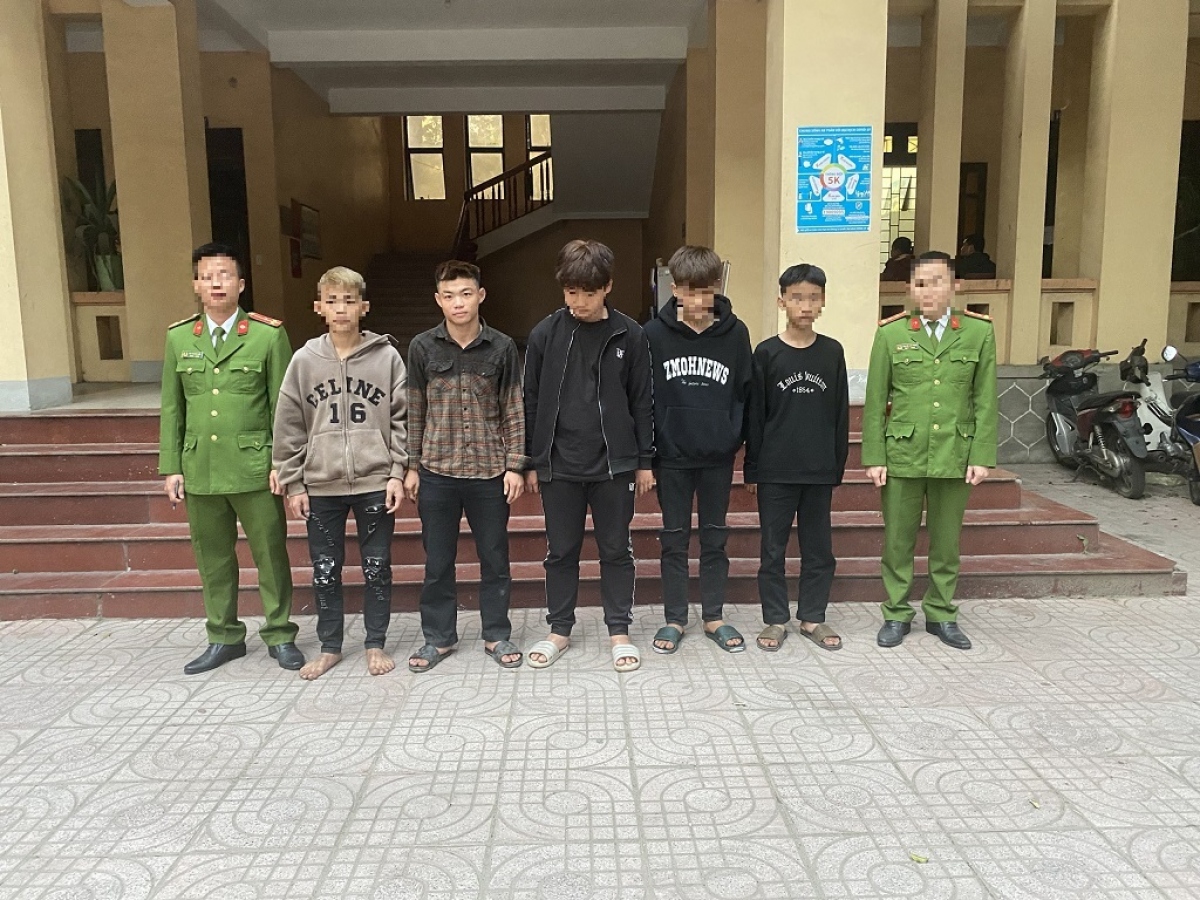 bắt giữ nhóm đối tượng ném đá xe khách trên quốc lộ 1a hình ảnh 1 bat giu nhom doi tuong nem da xe khach tren quoc lo 1a hinh anh 1