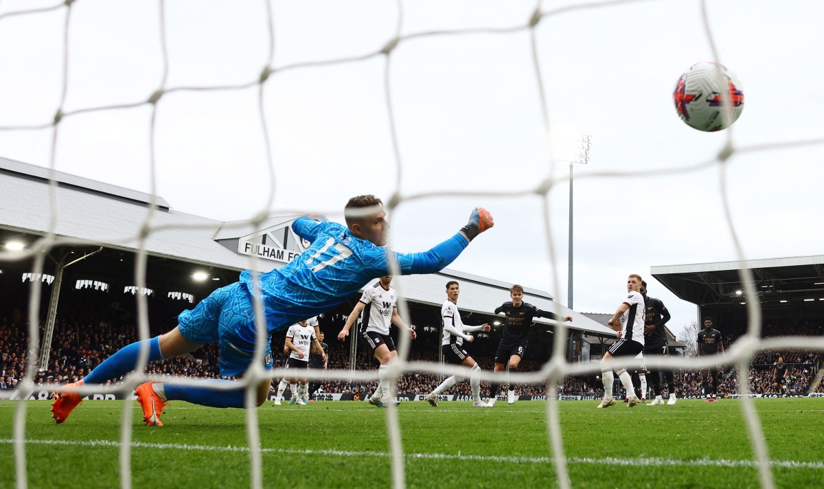 trossard lap ky luc ngoai hang anh, arsenal thang de fulham hinh anh 9