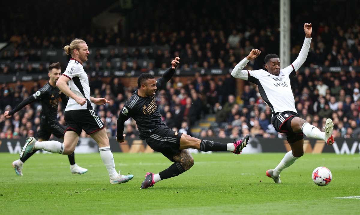 trossard lap ky luc ngoai hang anh, arsenal thang de fulham hinh anh 14