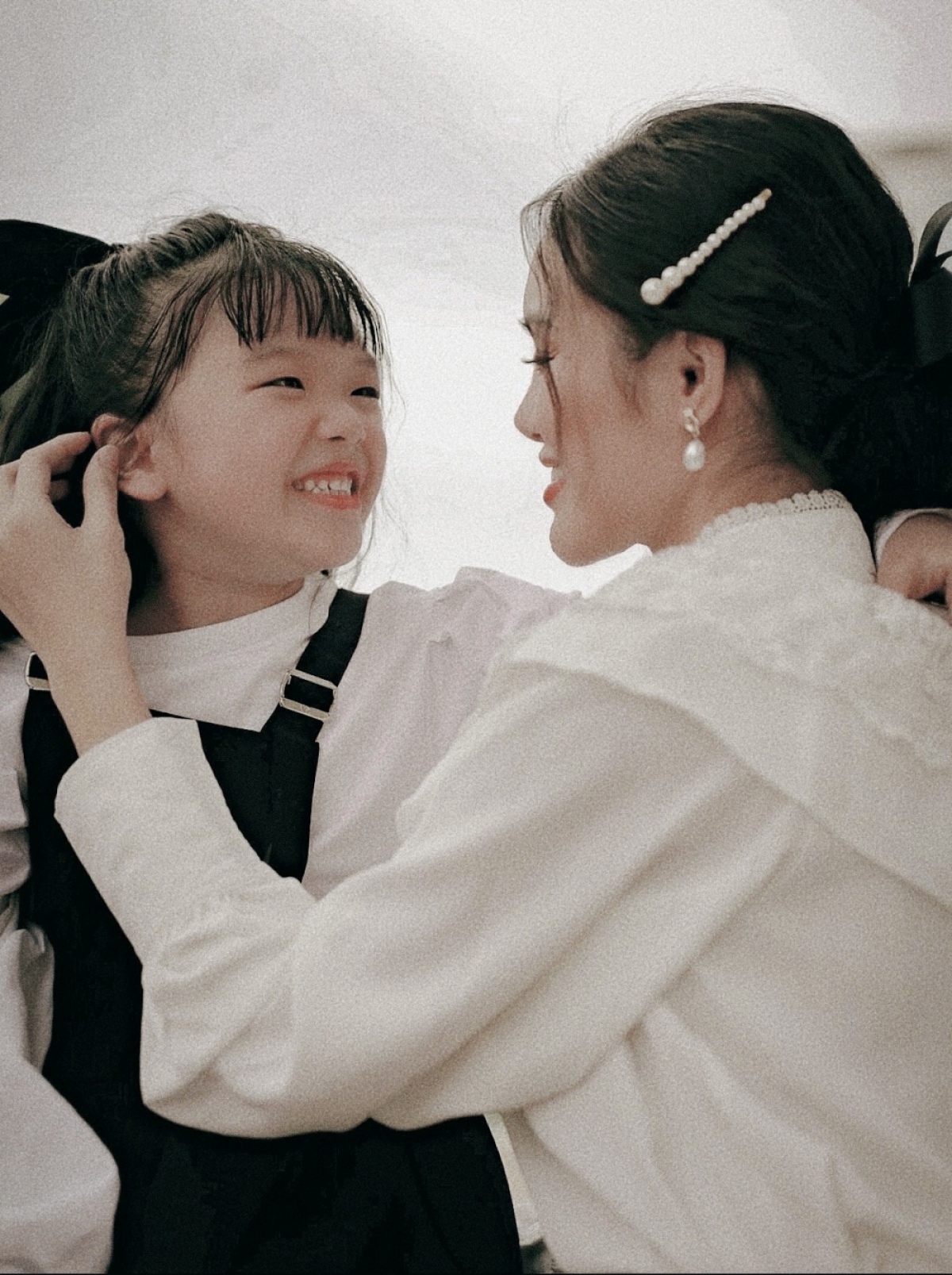 yeye nhat ha lan hiem hoi chia se hinh anh con gai xinh nhu thien than hinh anh 4