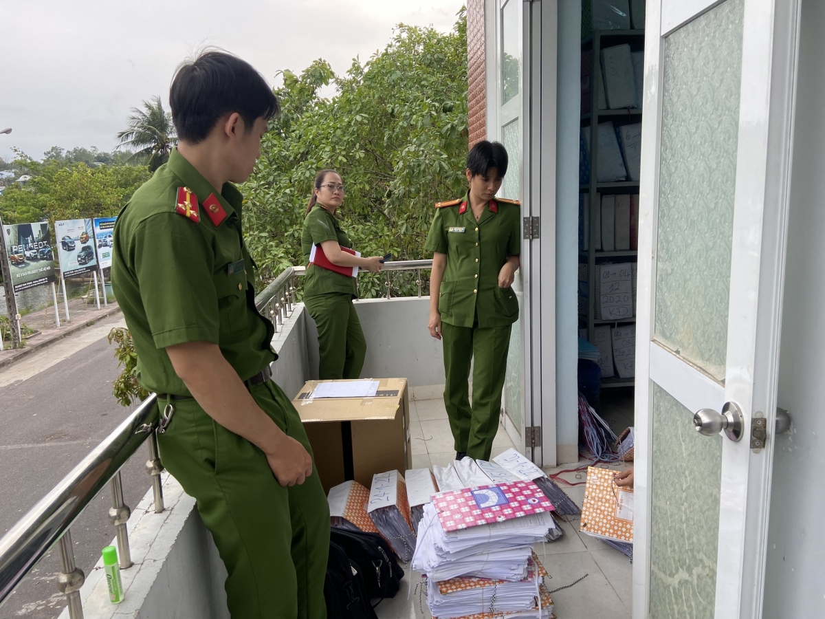 tạm giam Đăng kiểm viên và chủ nhiệm hợp tác xã ở khánh hòa về hành vi nhận hối lộ hình ảnh 1 tam giam Dang kiem vien va chu nhiem hop tac xa o khanh hoa ve hanh vi nhan hoi lo hinh anh 1