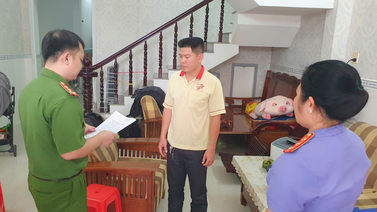 bắt tạm giam giám đốc trung tâm đăng kiểm ở cần thơ hình ảnh 1 bat tam giam giam doc trung tam dang kiem o can tho hinh anh 1