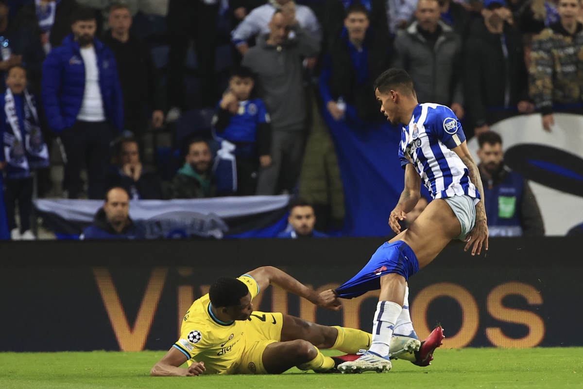 hy huu tien dao porto bi doi thu keo tut quan o champions league hinh anh 1