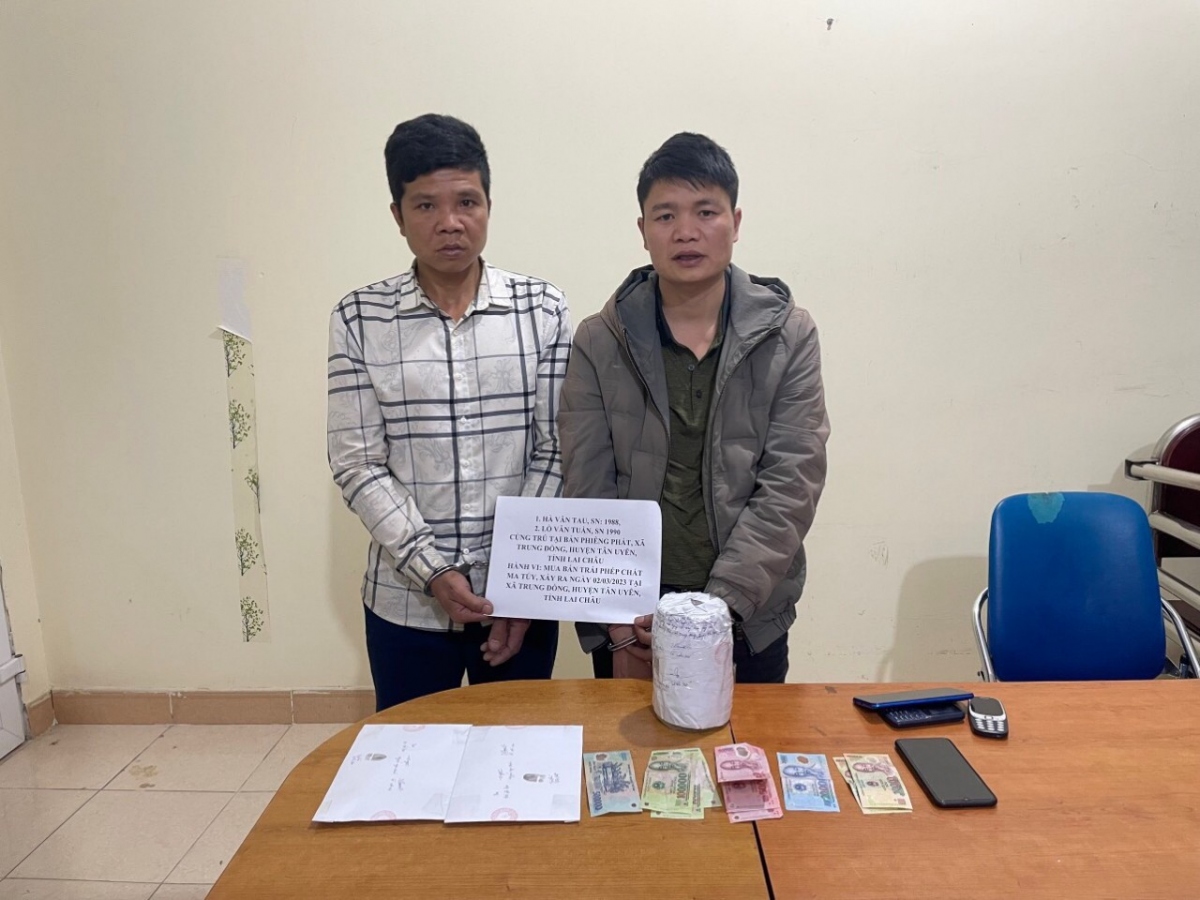 xả ma túy xuống bồn cầu, công an quyết định đào bể phốt hình ảnh 1 xa ma tuy xuong bon cau, cong an quyet dinh dao be phot hinh anh 1