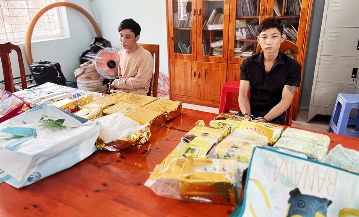 cong an ngan kip thoi vu van chuyen gan 19 kg ma tuy tu campuchia ve hinh anh 2