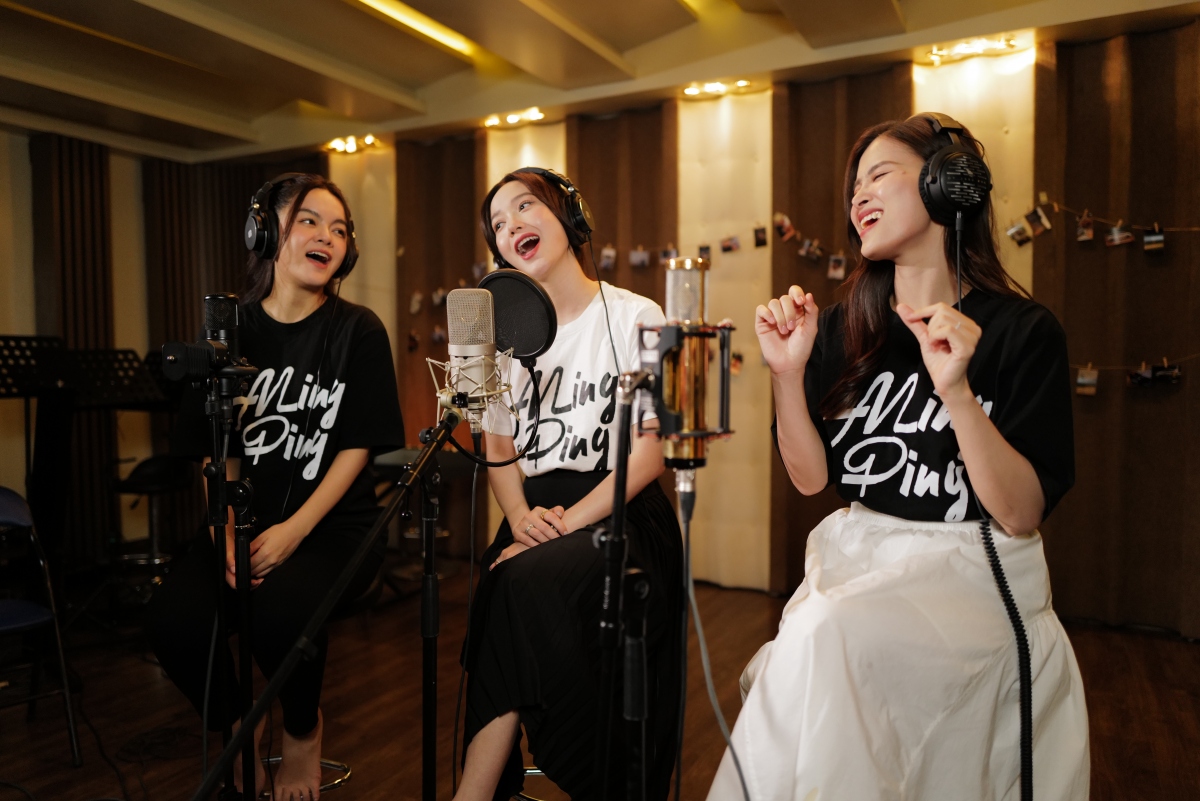 thu minh, Dong nhi, minh hang xuc dong khi hat ve me nhan dip 8 3 hinh anh 3