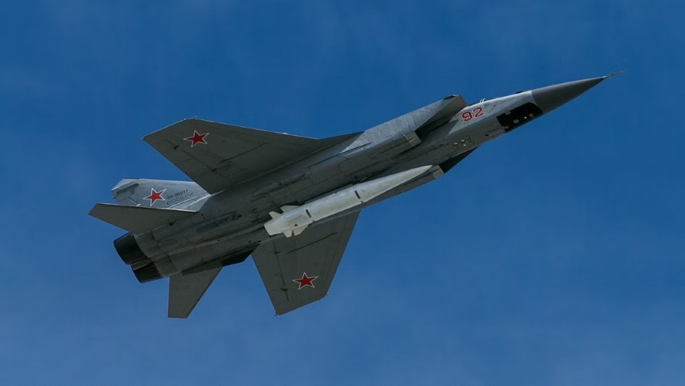 Máy bay MiG-31K mang tên lửa siêu thanh Kinzhal. Ảnh: Wikimedia