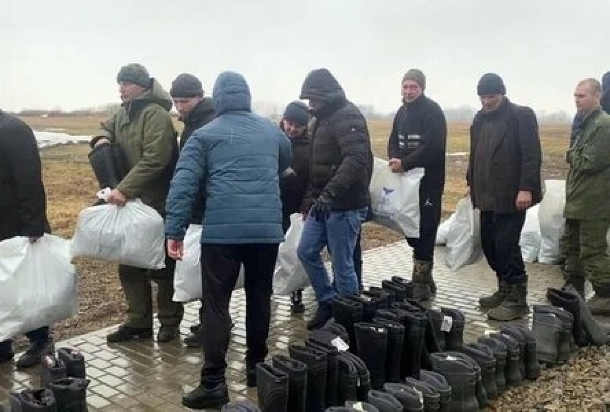 nga va ukraine trao doi hon 200 tu binh hinh anh 1