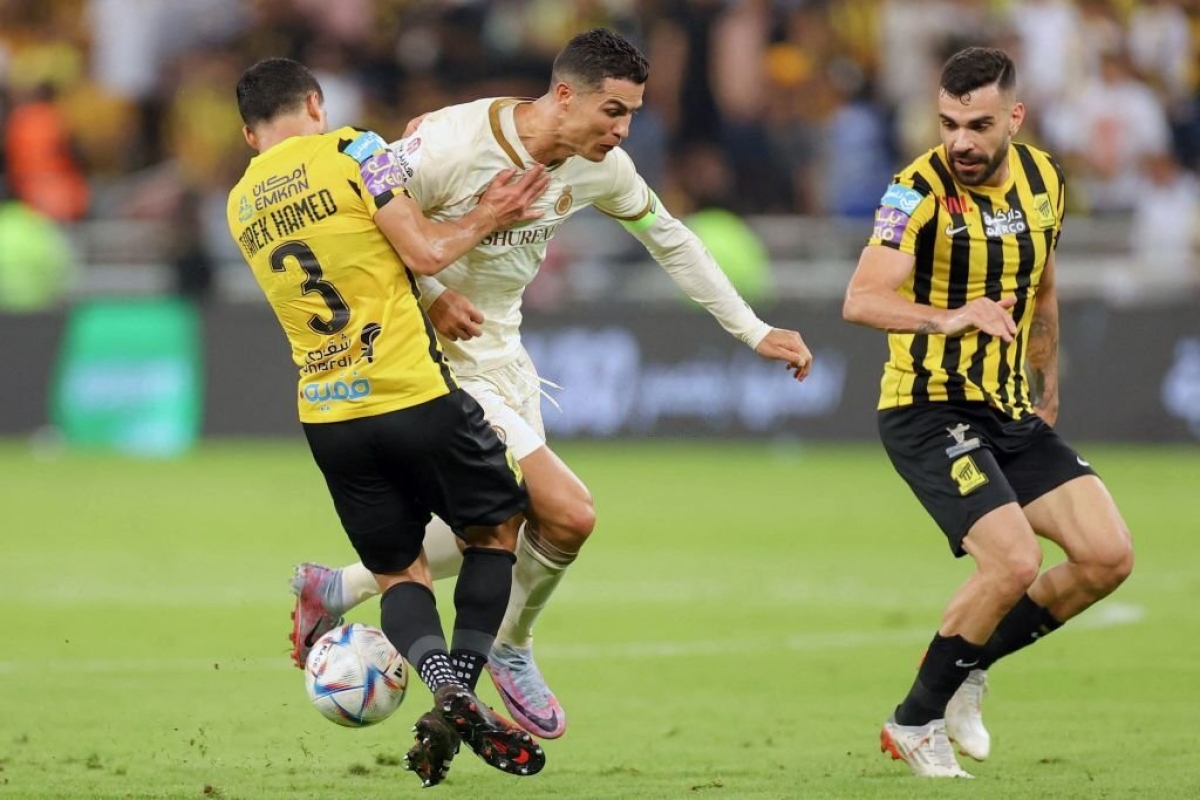 ronaldo im tiếng, al nassr thất bại trước al-ittihad hình ảnh 1 ronaldo im tieng, al nassr that bai truoc al-ittihad hinh anh 1