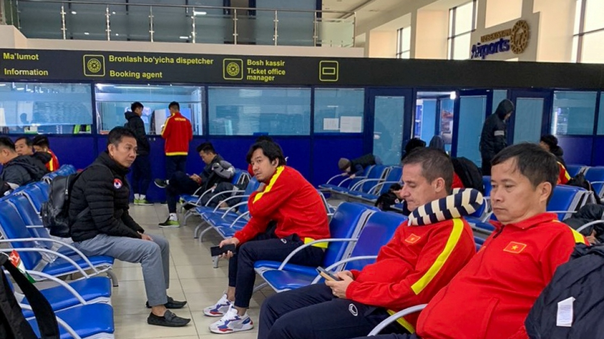 u20 việt nam lên đường về nước, hlv hoàng anh tuấn buồn thay cho học trò hình ảnh 1 u20 viet nam len duong ve nuoc, hlv hoang anh tuan buon thay cho hoc tro hinh anh 1
