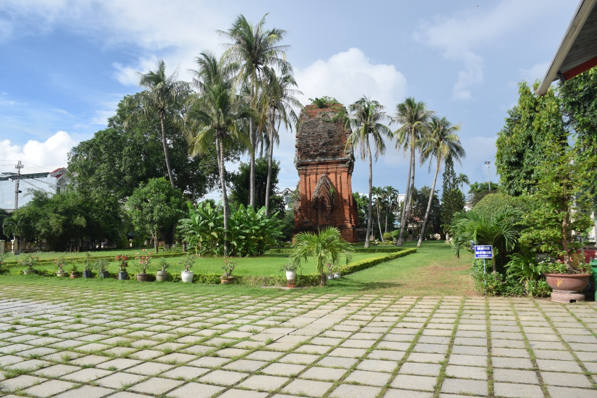binh Dinh dau tu tu bo, ton tao va phat huy gia tri thap cham hinh anh 2