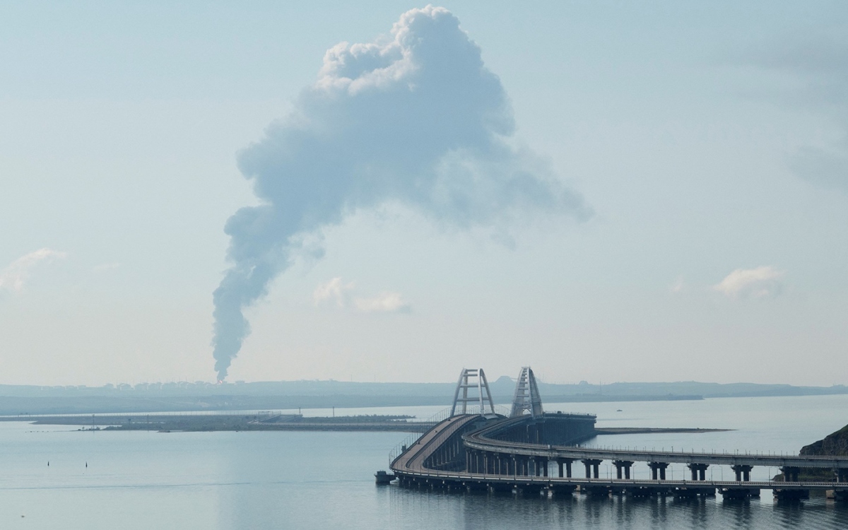 chay kho dau Nga gan cau Crimea -reu.jpg