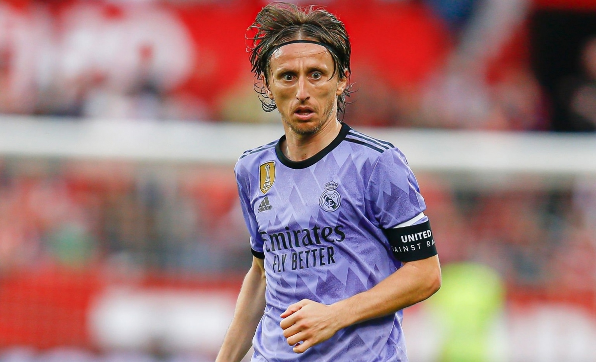 Luka Modric còn hợp đồng với Real Madrid tới mùa hè 2025 (Ảnh: Getty).