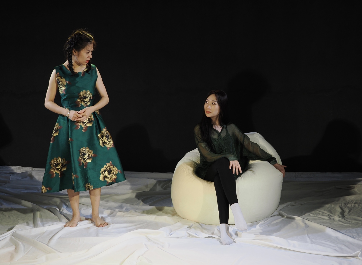 "Búp bê" là câu chuyện ẩn dụ rất độc đáo, vừa đời thường vừa mang tính giả định.