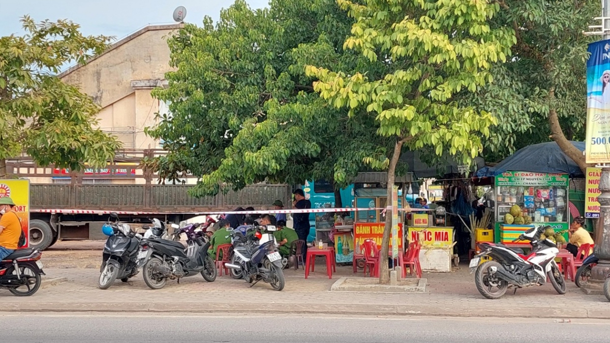 Công an phong tỏa hiện trường, điều tra vụ việc.