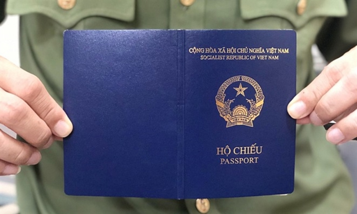 Vietnam has six notches up in world's powerful passport ranking (Photo: The Immigration Department)