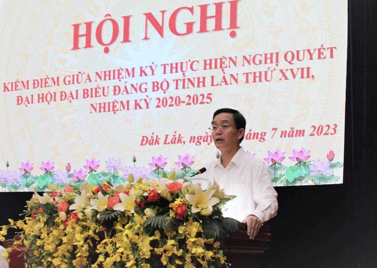 Ông Nguyễn Đình Trung, Uỷ viên trung ương Đảng, Bí thư Tỉnh uỷ Đắk Lăk phát biểu tại hội nghị