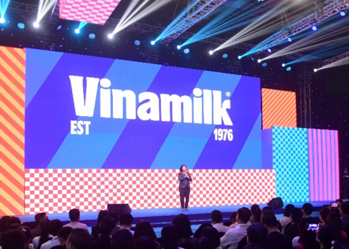 Bộ nhận diện thương hiệu mới của Vinamilk thể hiện một thế giới đầy màu sắc, trẻ trung.