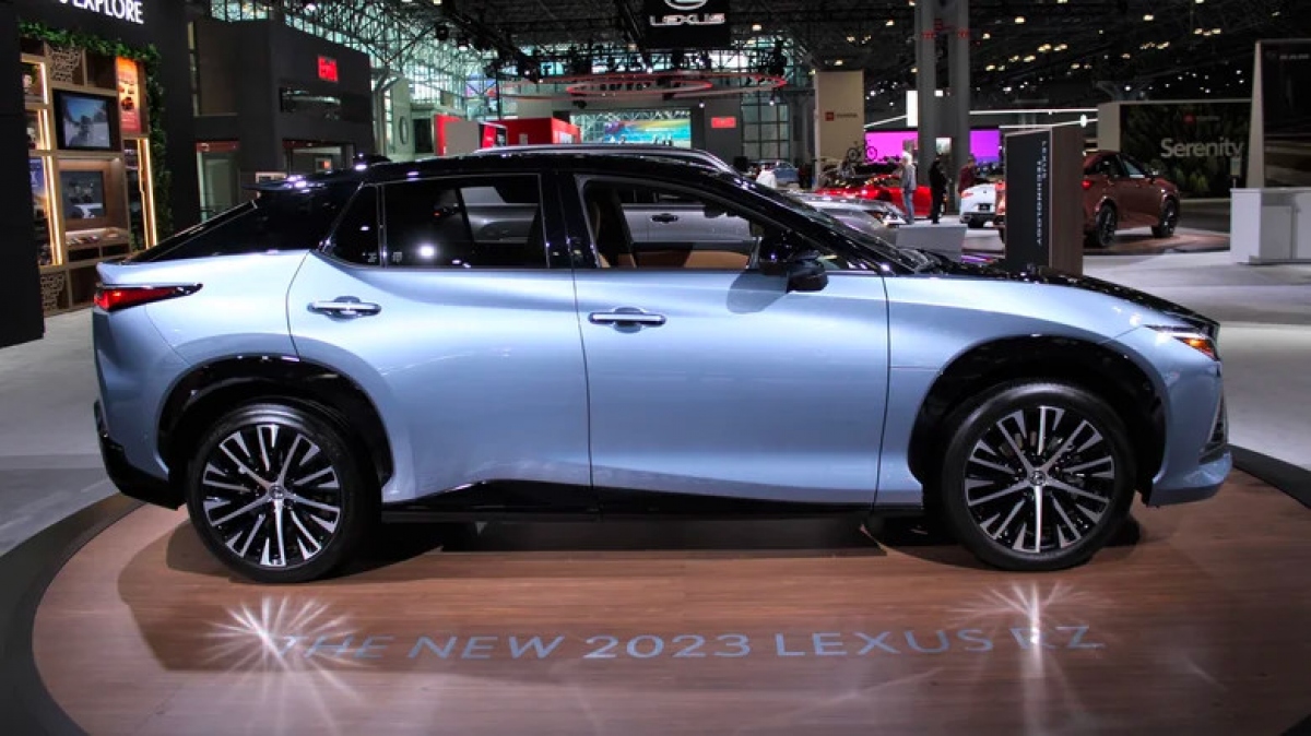 Lexus RZ
