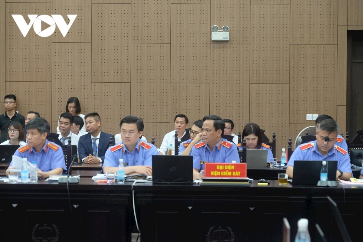 Đại diện Viện kiểm sát giữ quyền công tố tại tòa.