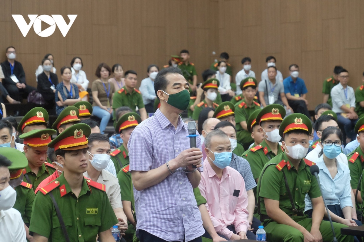 Cựu Thứ trưởng Tô Anh Dũng trình bày tại tòa.