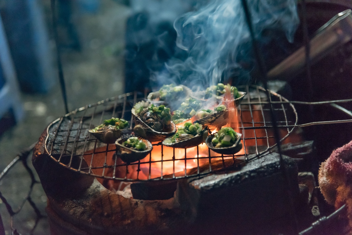 Bánh đa xúc hến best street food to eat in Ho Chi Minh City. (Photo credit: Shutterstock)