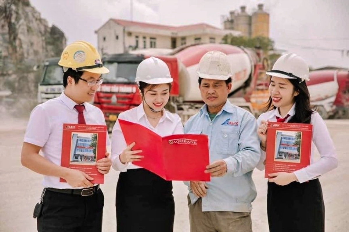 Agribank đã giảm 14 lần lãi suất huy động, 7 lần giảm lãi suất cho vay, và chú trọng tăng khả năng tiếp cận vốn cho khách hàng.
