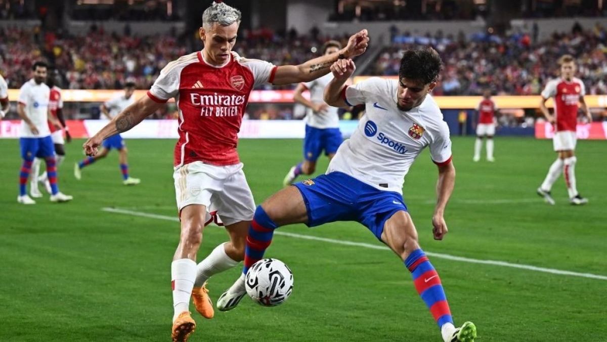 Sang hiệp 2, Arsenal áp đảo và có liên tiếp 2 bàn thắng của Trossard để dẫn trước 4-2. 