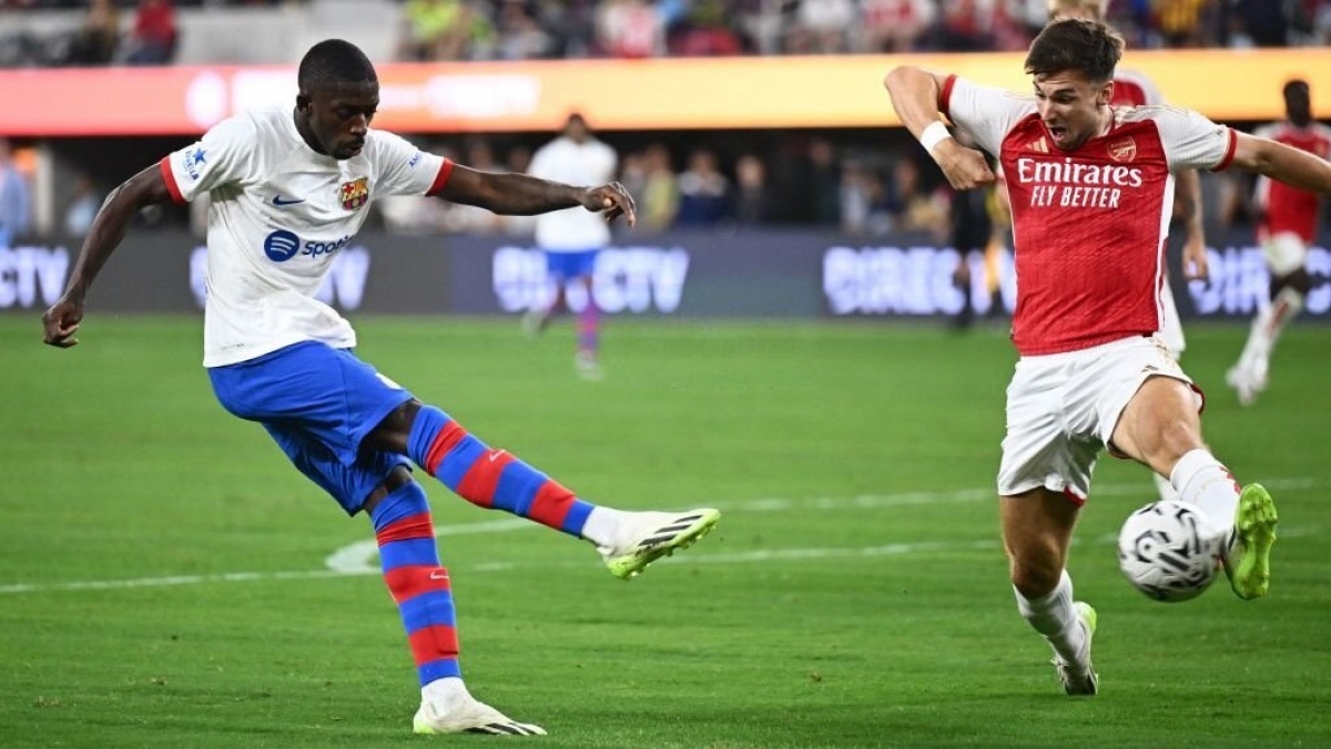 Barca cố gắng trong nhưng pha phản công nhưng các tình huống dứt điểm của Dembele và các đồng đội đều bị cột dọc và xà ngang khung thành Arsenal từ chối. 