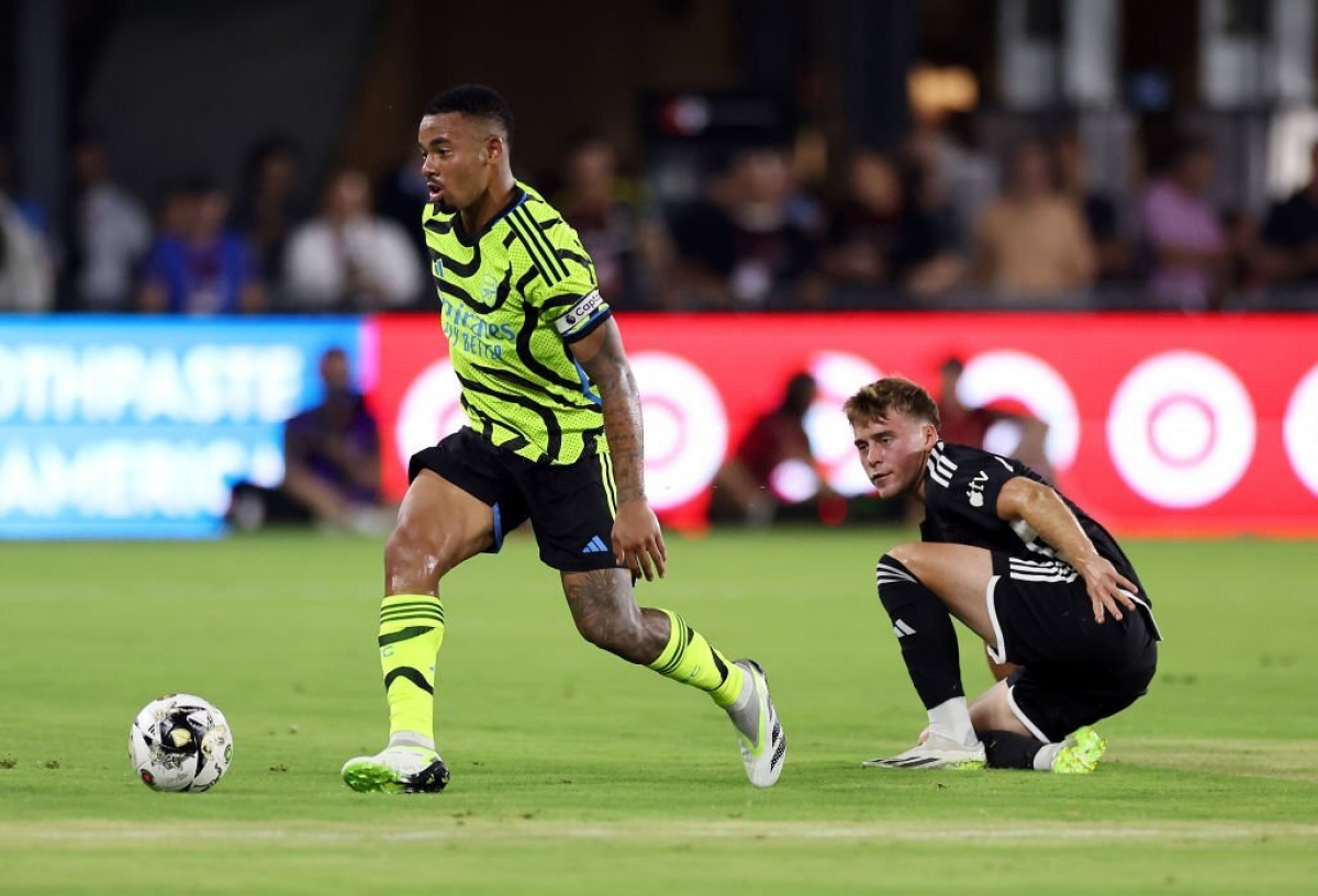 Ngay ở phút thứ 3, Gabriel Jesus đã giúp Pháo thủ vượt lên dẫn trước.