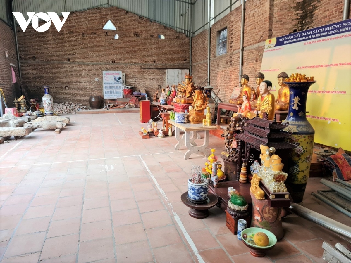 “Giữ nguyên bước gian của 03 gian giữa Tiền đường đúng với công trình trước khi bị hạ giải, hình thức bộ khung gỗ, vì mái lấy theo đúng mẫu cũ. Đồng thời, kiểm tra, rà soát các cấu kiện gỗ đã tháo dỡ để đánh giá, lựa chọn cấu kiện cổ, cấu kiện có trang trí chạm khắc có giá trị lịch sử, kiến trúc nghệ thuật, cấu kiện còn tốt để tái sử dụng tối đa tại công trình mới được dựng lại”- Bộ Văn hóa – Thể thao và Du lịch góp ý bằng văn bản (ảnh tư liệu).