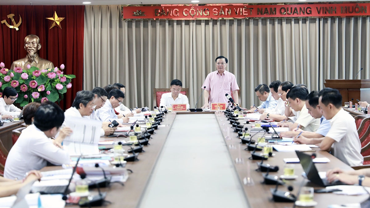 Bí thư Thành ủy Hà Nội Đinh Tiến Dũng phát biểu chỉ đạo tại buổi làm việc