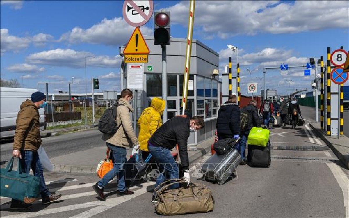 Khu vực cửa khẩu giữa Ba Lan và Ukraine ở Dorohusk, miền Đông Ba Lan. Ảnh: PAP/TTXVN