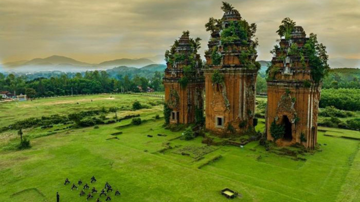 Located in the southcentral coast region, Binh Dinh province is renowned for its beautiful scenery, beaches, and a number of Cham structures.