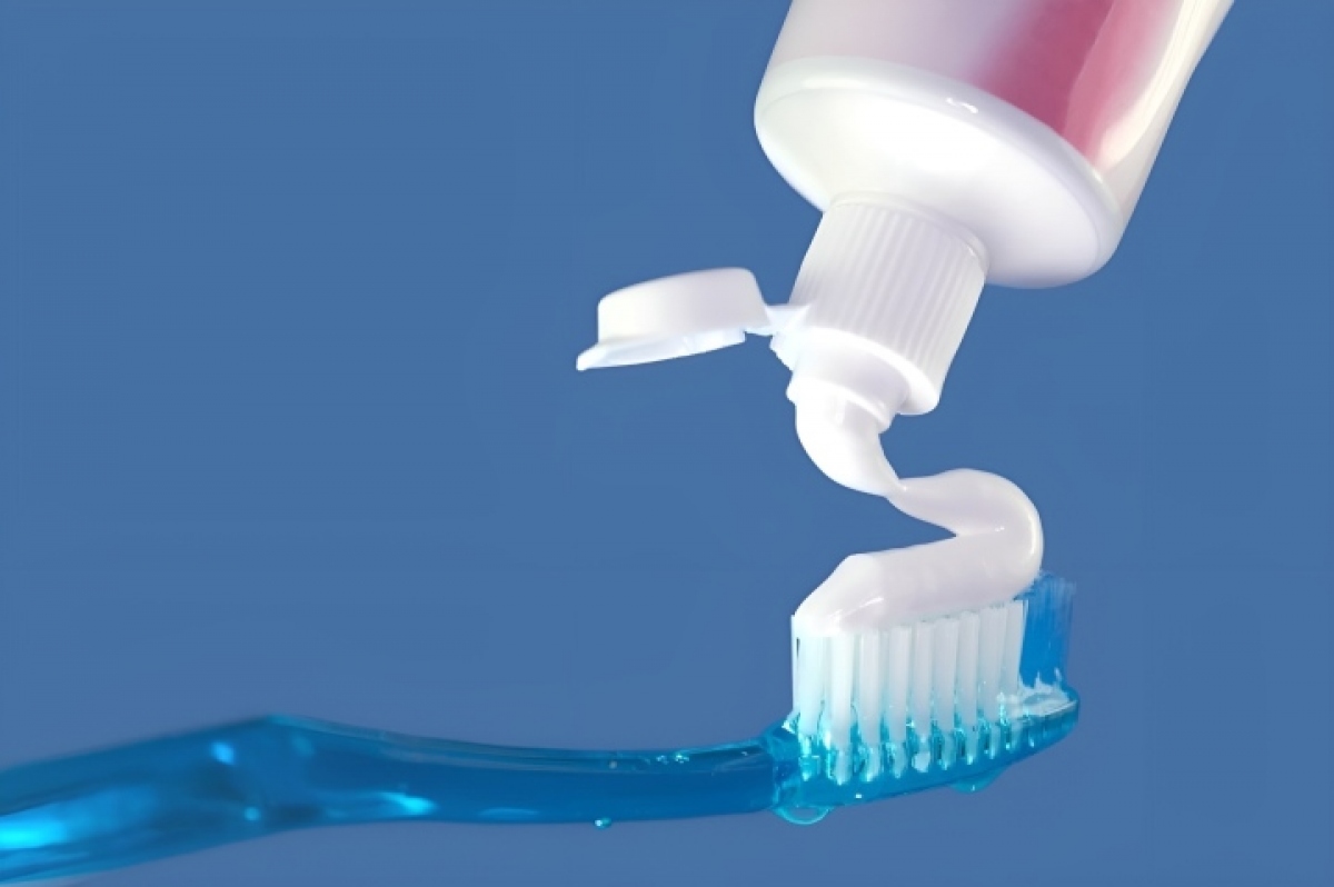 Kem đánh răng không chỉ giúp vệ sinh răng miệng mà còn giúp làm sạch đồ dùng hiệu quả