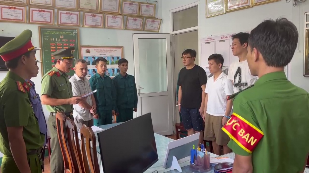 Các đối tượng làm việc tại cơ quan công an.