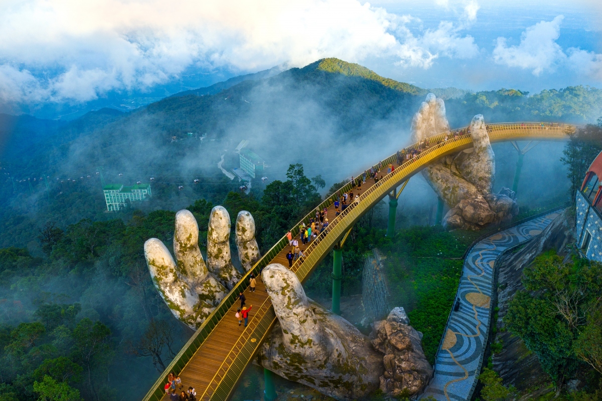Cau Vang (Golden Bridge) is one of the most favorite check-in destinations in Vietnam (Photo: Khanh Phan)