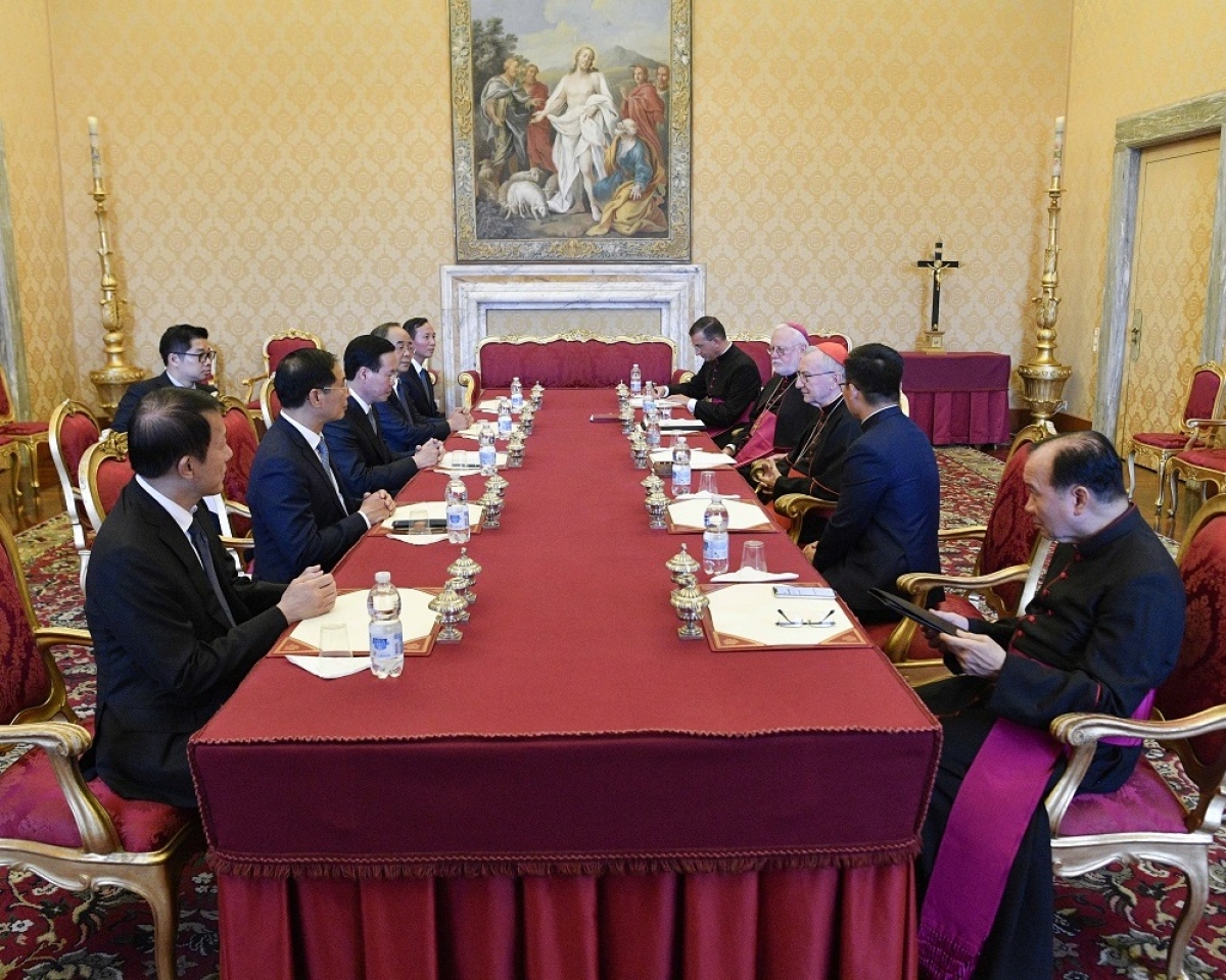 Chủ tịch nước Võ Văn Thưởng và Thủ tướng Vatican, Hồng y Pietro Parolin trao đổi tại cuộc gặp